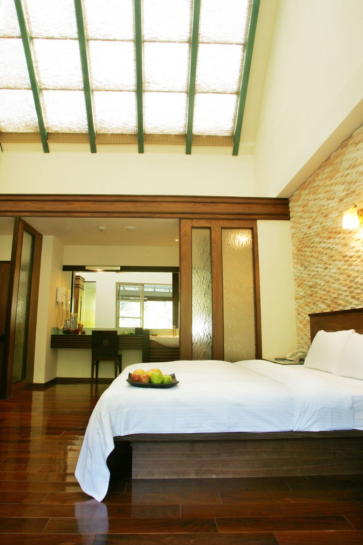 Desk, rollaway beds