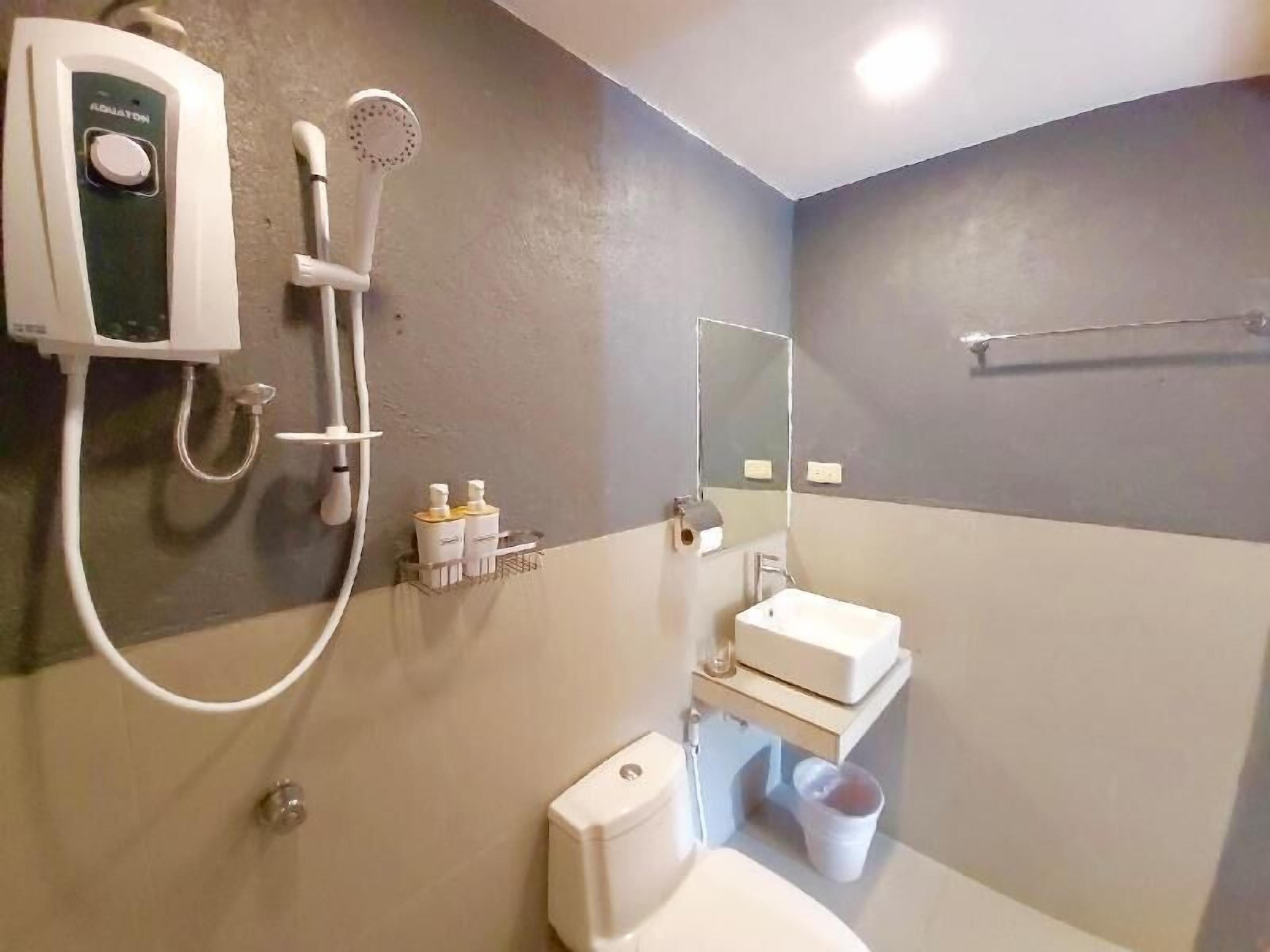 ห้องน้ำ | ฝักบัว, ของใช้ในห้องน้ำฟรี, ไดร์เป่าผม, โถสุขภัณฑ์แบบบิเดท์