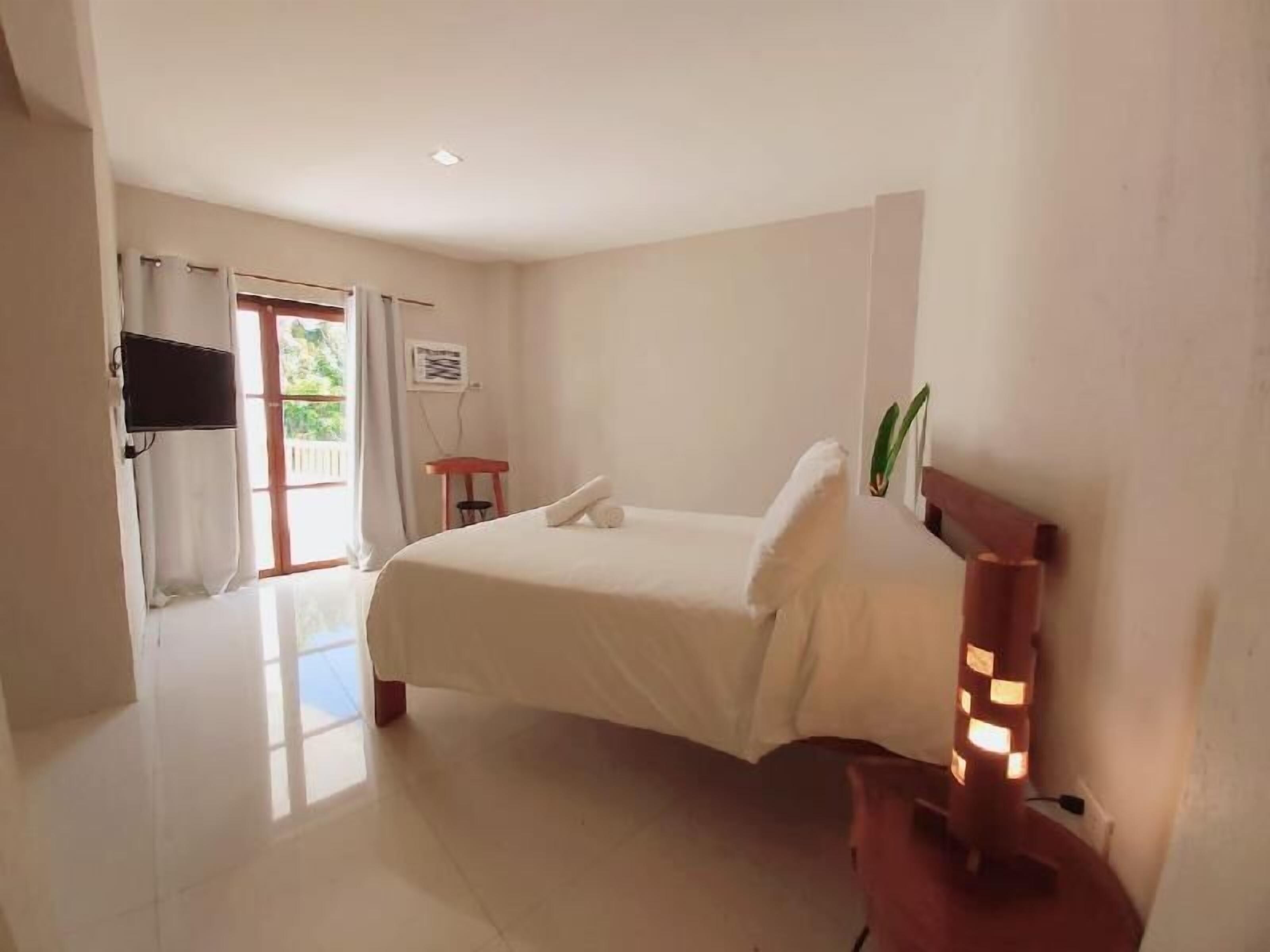 Desk, blackout drapes, free WiFi, bed sheets