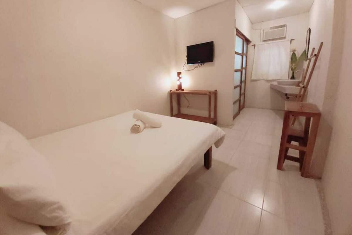 Room (Budget)