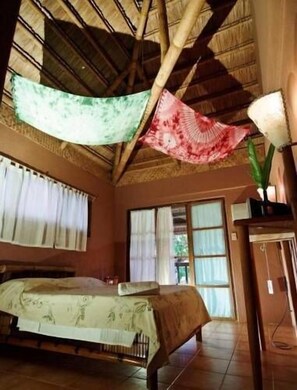 Deluxe-rum - 1 queensize-säng | Skrivbord, mörkläggningsgardiner, gratis wi-fi och sängkläder