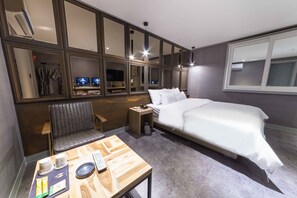 Double or Twin Room, Multiple Beds | Desk, free WiFi - Hotel MARI (Incheon)