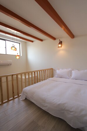 隔音、折叠床/加床(额外收费)、免费 WiFi、床单