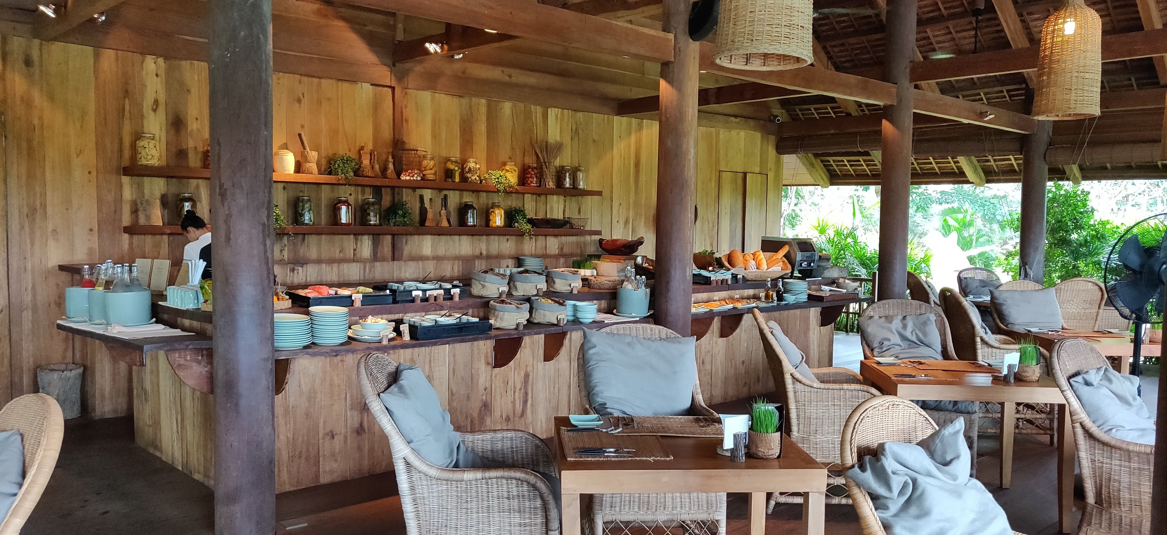 Free daily local cuisine breakfast 