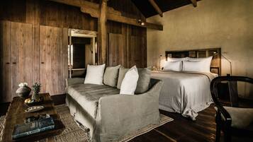 1 bedroom, premium bedding, free minibar items, in-room safe