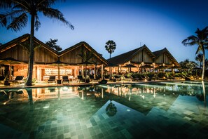 Outdoor pool, free cabanas, pool umbrellas