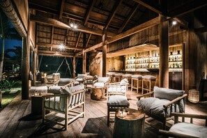 2 bars/lounges, poolside bar