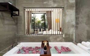 Designer toiletries, hair dryer, bathrobes, slippers - The Moon Residence & Spa (Siem Reap)