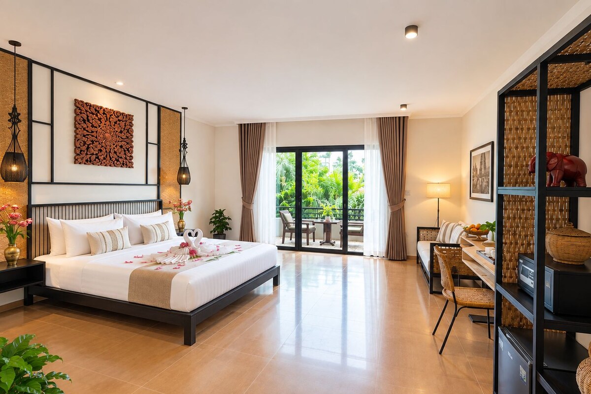 Deluxe Room, 1 King Bed, Balcony, Pool View | Room amenity