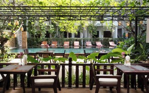 Outdoor dining - The Moon Residence & Spa (Siem Reap)