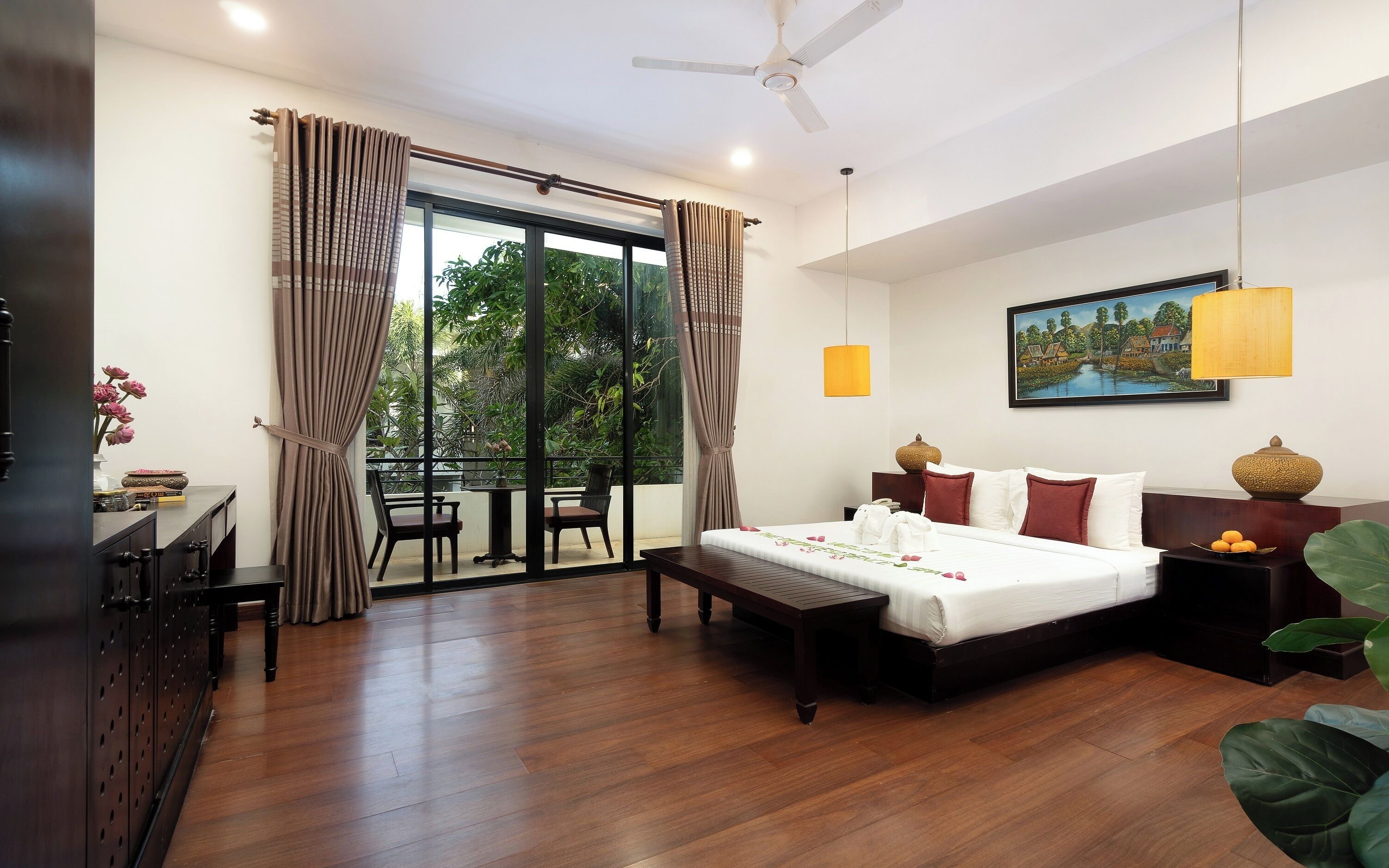 1 bedroom, premium bedding, minibar, in-room safe