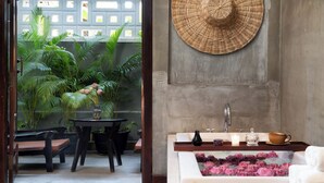 مغطس/حوض استحمام عميق