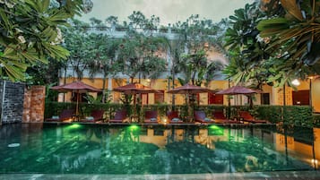 Kolam renang outdoor
