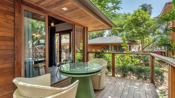 The Ocean Premium Cottage | Balcony