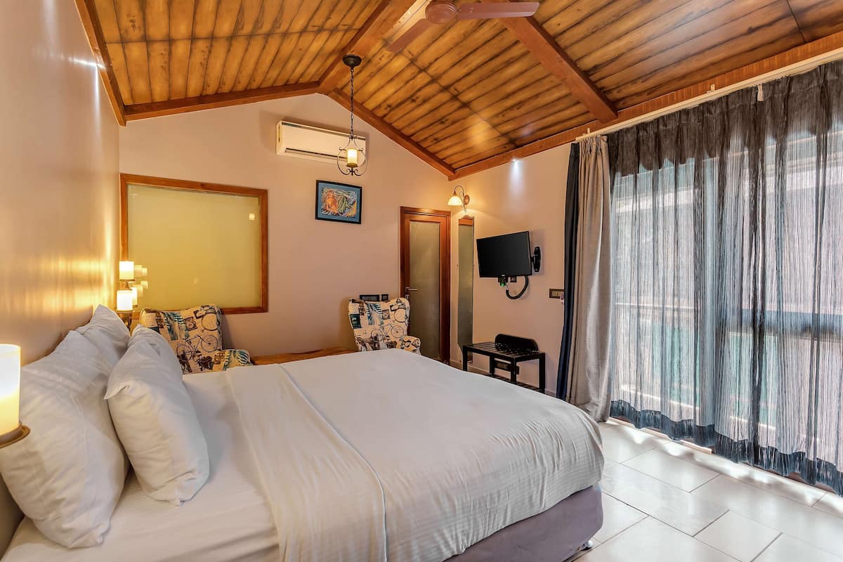 The Poolside Cottage | Sábanas de algodón egipcio, ropa de cama de alta calidad, minibar