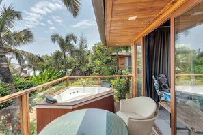 The Ocean Premium Cottage with Jacuzzi | Balkon