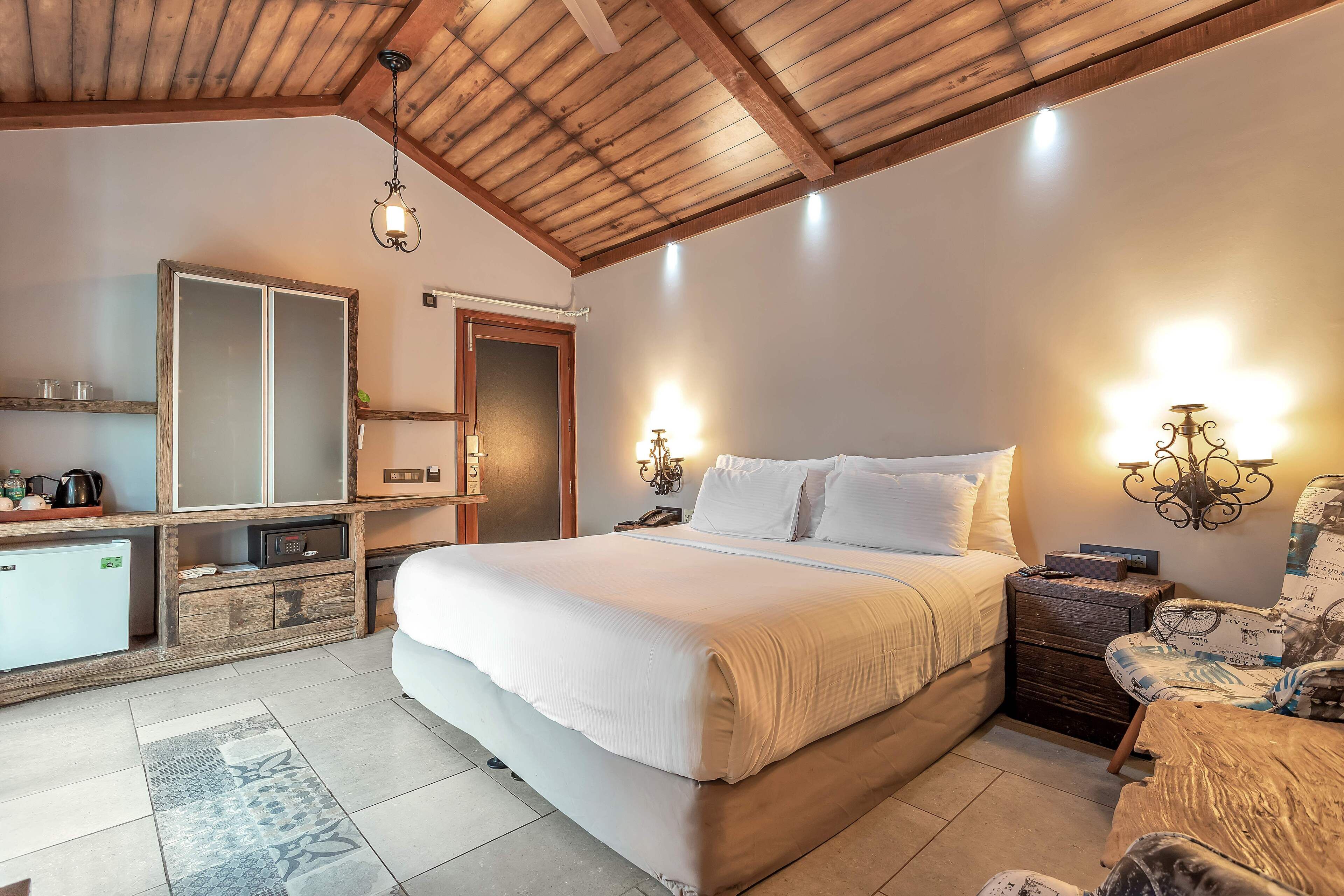 The Poolside Cottage | Egyptian cotton sheets, premium bedding, minibar, in-room safe