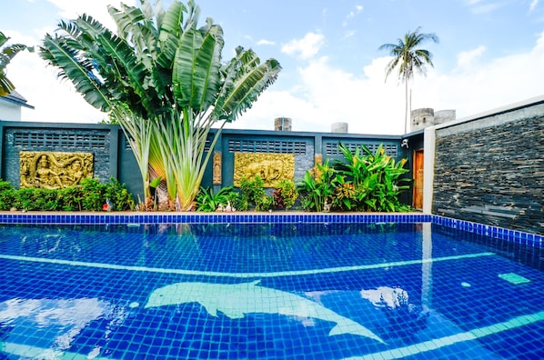 Outdoor pool, open 7:30 AM to 10:30 PM, free cabanas, pool umbrellas - Nid's Bungalows (Koh Samui)