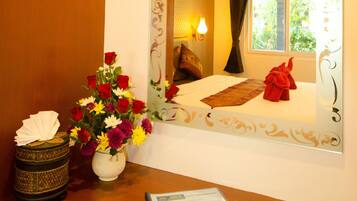 Deluxe Double Room | Living room