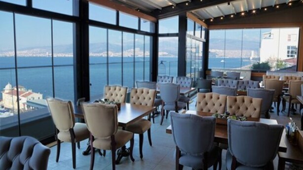 Bar lounge