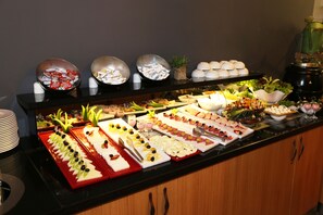 Breakfast buffet - Pasaport Pier Hotel (Izmir)
