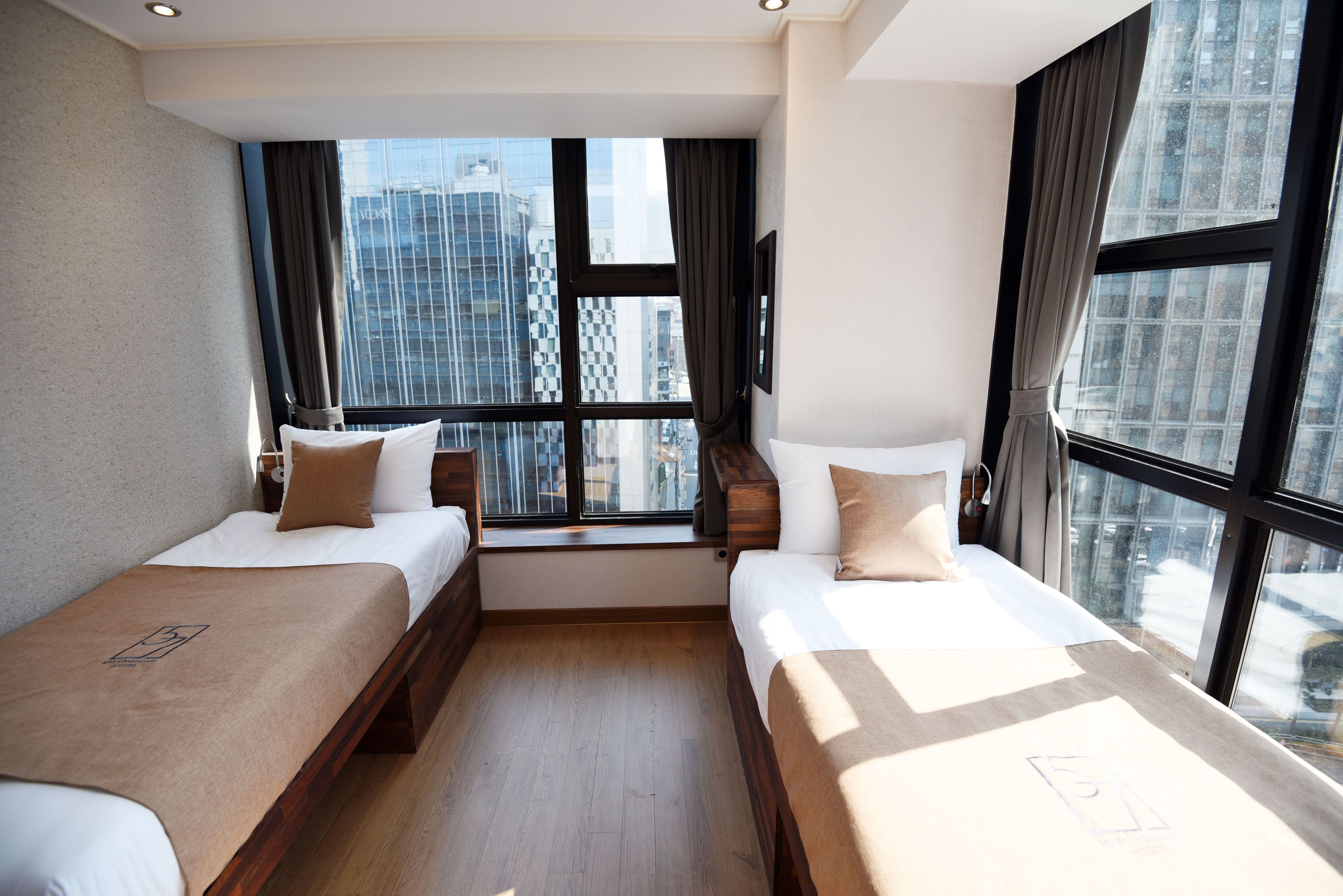 Deluxe Twin Room | Blackout curtains, soundproofing, iron/ironing board, free WiFi