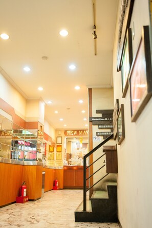 Interior entrance - New May Flower Hotel (Taipei)
