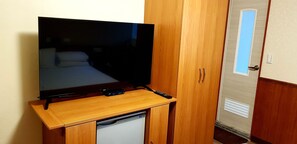 Desk, free WiFi, bed sheets - New May Flower Hotel (Taipei)