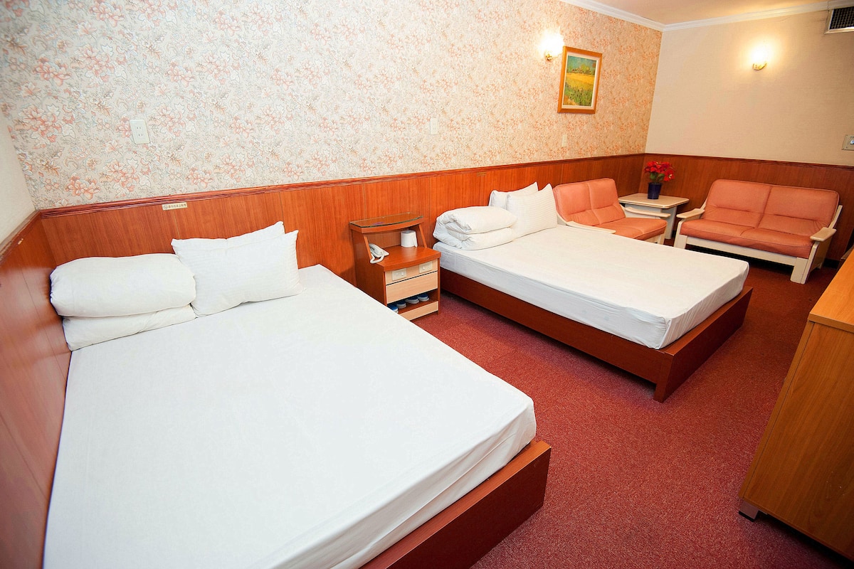 1 bedroom, desk, free WiFi, bed sheets