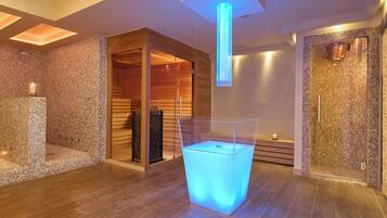 Couples treatment room(s), sauna, hot tub, steam room
