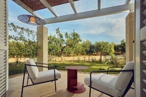 Down comforters, pillowtop beds, minibar, in-room safe - Cala Ponte, a Tribute Portfolio Hotel (Polignano a Mare)