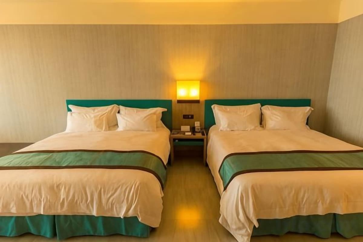 Down duvets, in-room safe, soundproofing, free WiFi