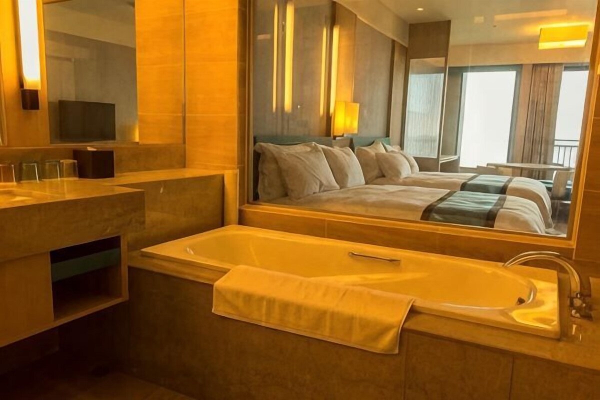 Down duvets, in-room safe, soundproofing, free WiFi