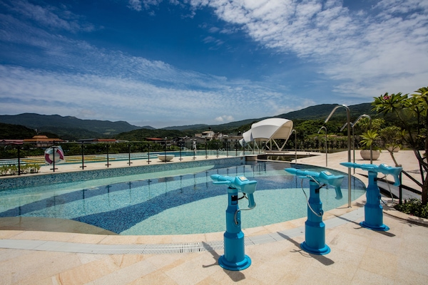 Seasonal outdoor pool, pool loungers