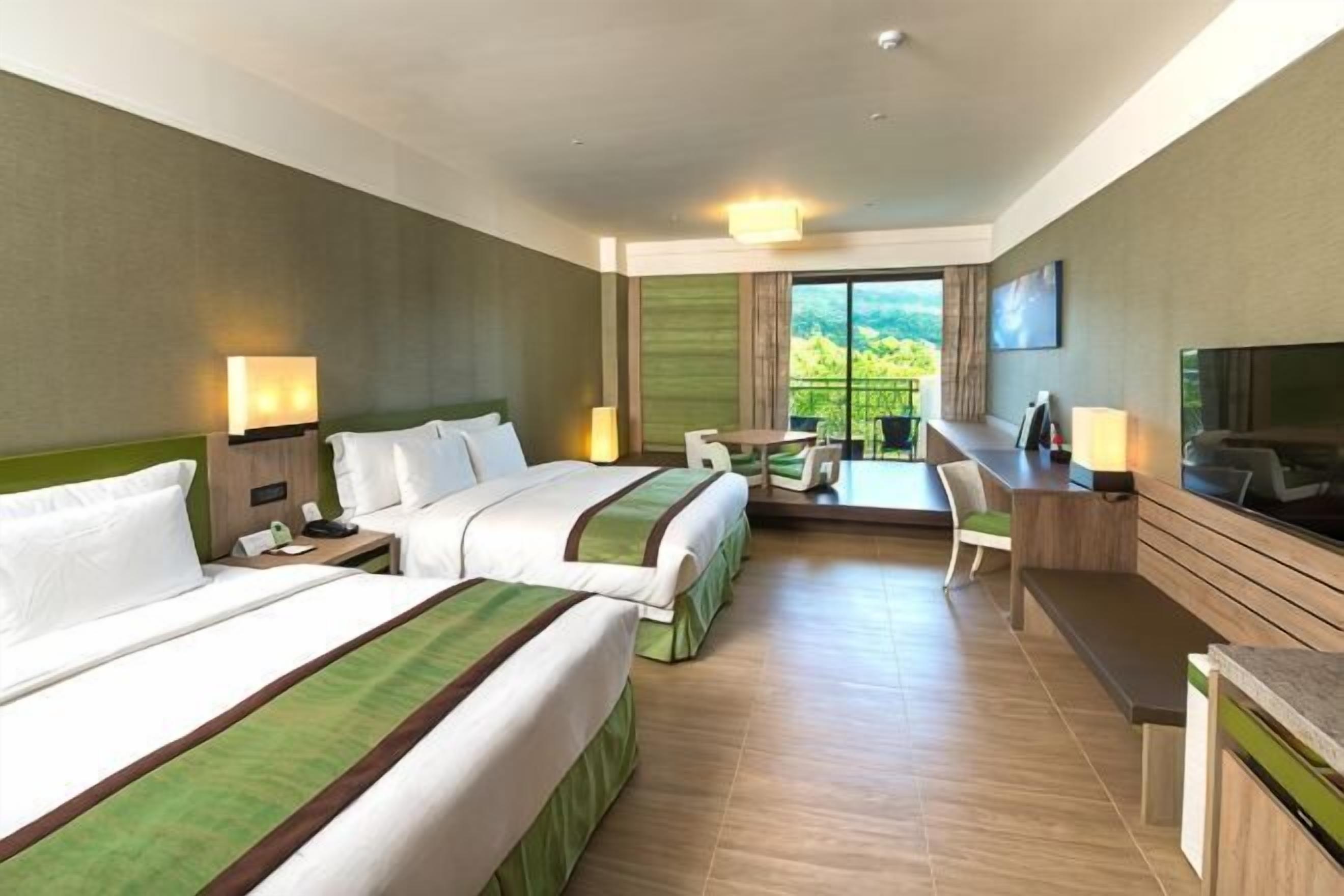 Down comforters, in-room safe, soundproofing, free WiFi