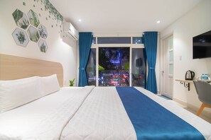 Habitación con 1 cama doble o 2 individuales | Escritorio, cortinas opacas, wifi gratis y ropa de cama