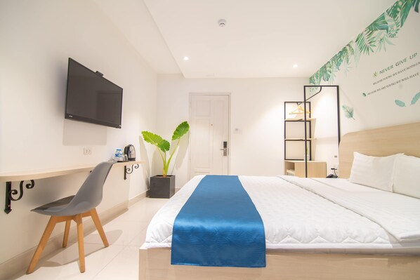 Desk, blackout curtains, free WiFi, bed sheets
