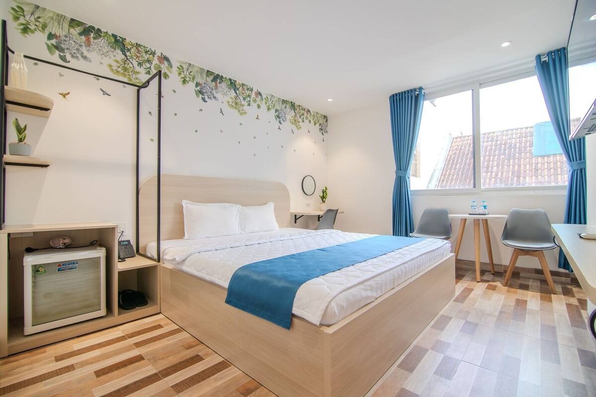 Desk, blackout curtains, free WiFi, bed sheets