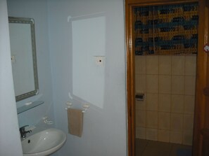 تجهيزات دش، دُش غزير، مستلزمات مجانية للعناية الشخصية، من اشف