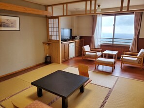 Japanese Room (10 tatami mats) | In-room safe, iron/ironing board, free WiFi - Ryokojin Sanso (Kirishima)