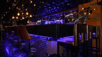 Bar (trong khuôn viên)