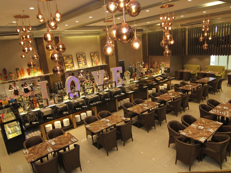 Sarapan prasmanan setiap hari (PHP 479.20 per orang)