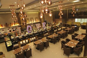 Desayuno buffet (PHP 479.20 por persona) 