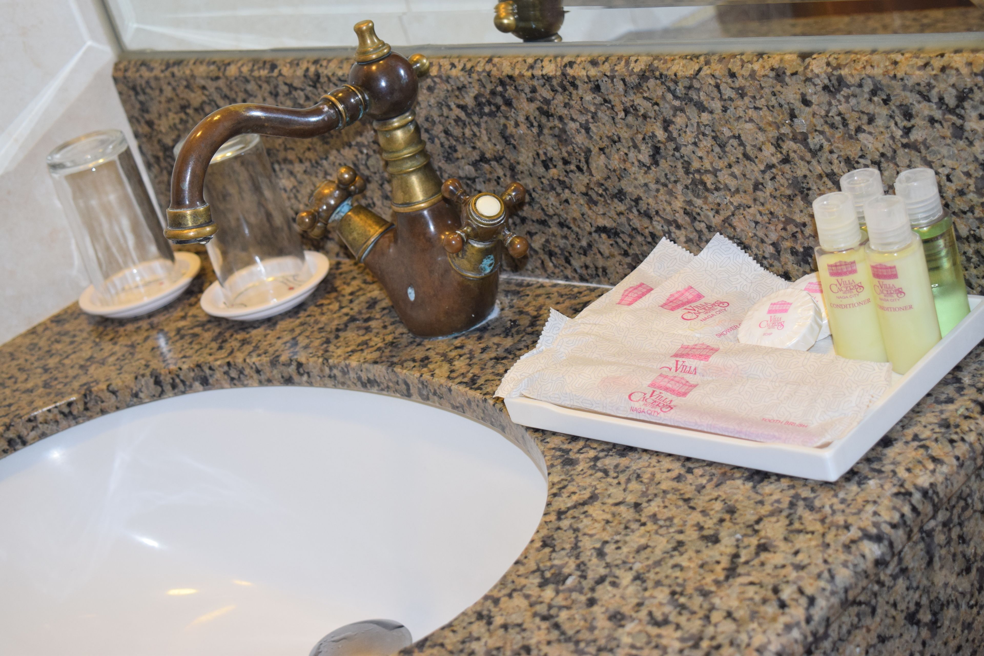 standard single room, non smoking | bathroom sink