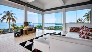 Villa, 3 soverom, privat basseng | Oppholdsrom | Flatskjerm-TV