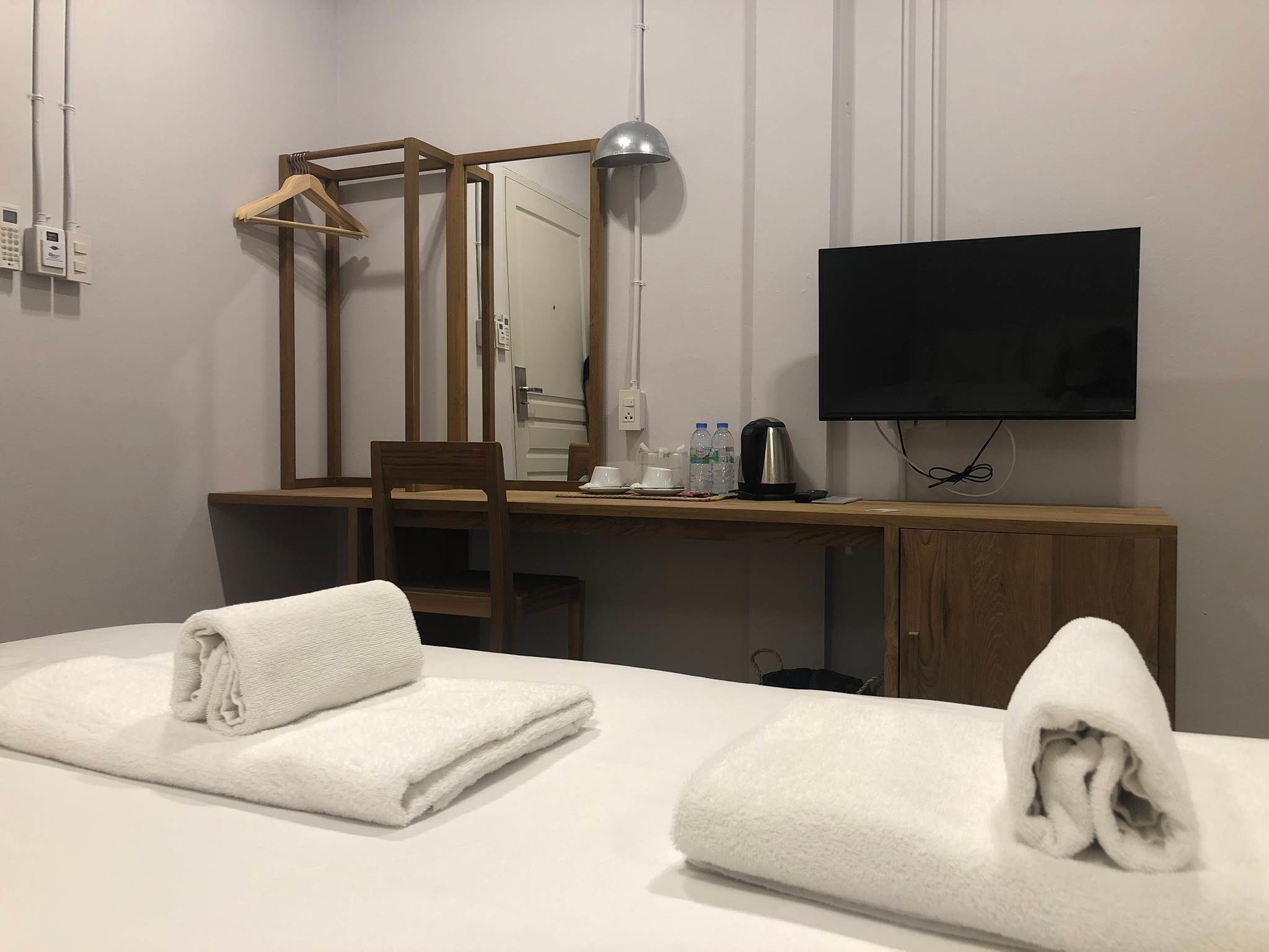 premium bedding, desk, free wifi