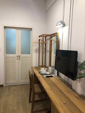 Deluxe Twin Room | Premium bedding, desk, free WiFi - Nourish Vegan B&B (Chiang Mai)
