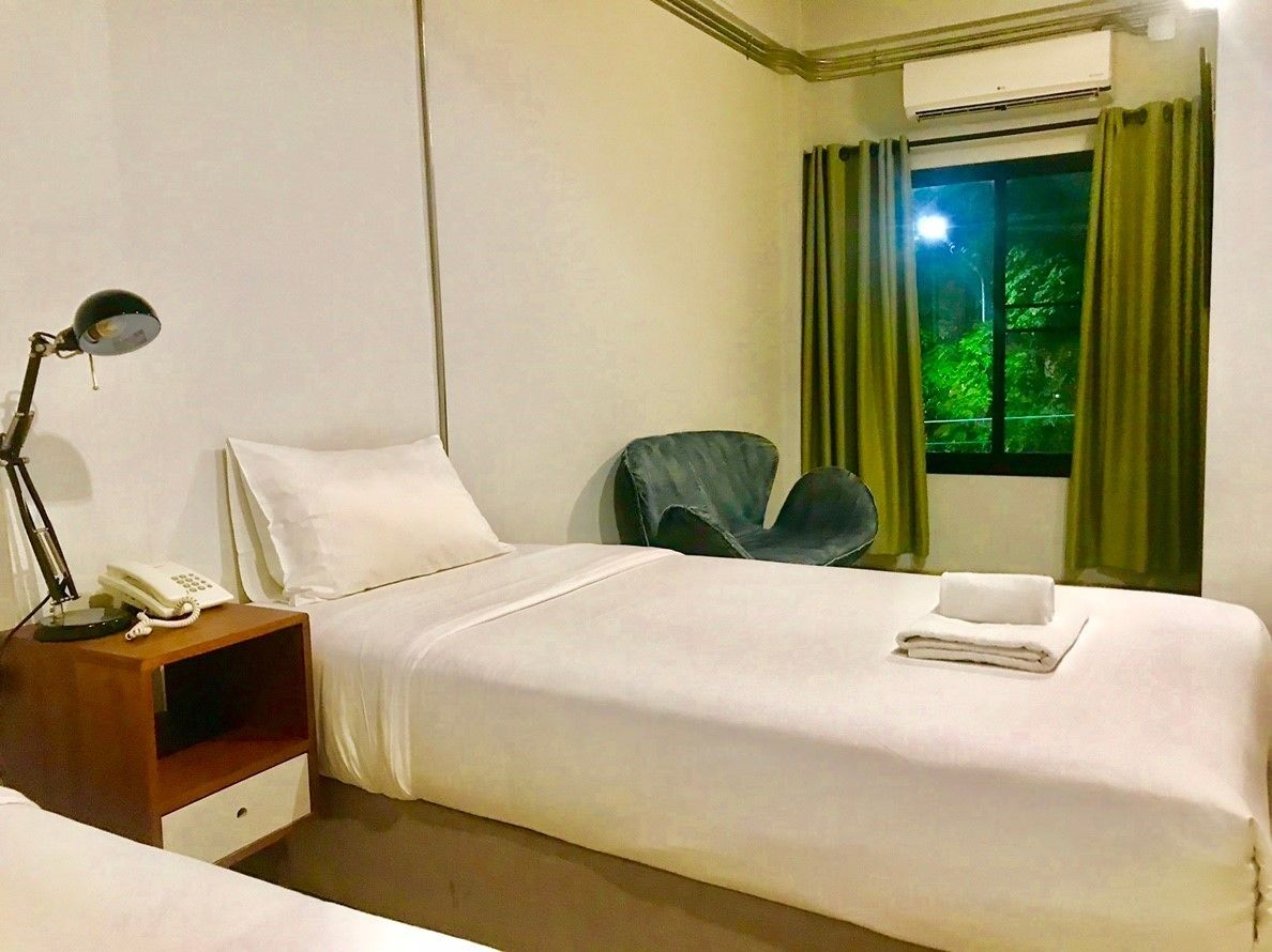 deluxe twin room | premium bedding, desk, free wifi