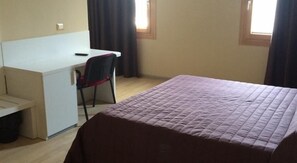 Minibar, Zimmersafe, Schreibtisch, kostenloses WLAN