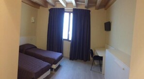 Minibar, Zimmersafe, Schreibtisch, kostenloses WLAN